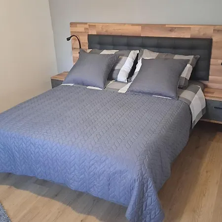 Stone House Josipa בית נופש